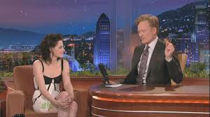 With conan o'brien, andy richter, kristen stewart, tig notaro. Kristen Stewart The Tonight Show With Conan O Brien 2009 11 16 Crossed Legs Celebrities