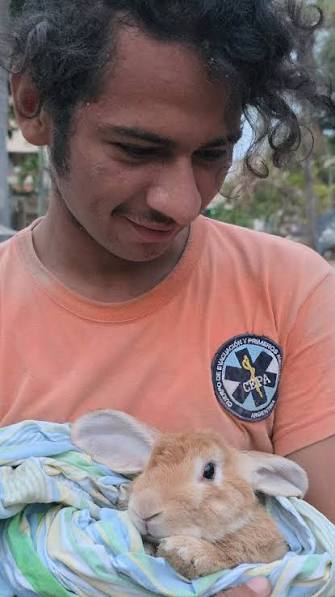 Exus lo volvió a hacer., Esta vez "el topito" logró atrapar el conejo que  decía haber visto en las residencias Newport en Tanaguarena, La Guaira. ,  Ahora le buscarán refugio. , La Guaira, 21 de julio ...
