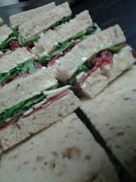 Unite le uova a temperatura ambiente e lasciate cuocere per 7. L Americano Toast Di Pane Integrale Con Formaggio Cheddar Prosciutto Cotto Di Praga Uova Al Tegame Picture Of Angi Caffetteria Fiesso D Artico Tripadvisor