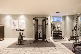 34 Luxury Home Fitness Gym Design Ideas To Keep You Save Healthy Salle De Gym Au Sous Sol Salle De Sport Salle De Sport Maison
