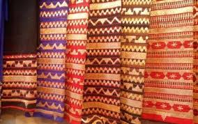 Karena salah satu ciri dari kain songket adalah bercorak seperti selang seling. Ciri Ciri Kain Tradisional Yang Ada Di Indonesia
