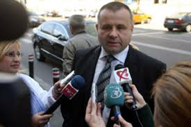 Contractul colectiv de munca la nivel national isi inceteaza existenta prin codul social, iar salarii mai mari decat salariul minim garantat in plata aprobat de guvern vor putea fi negociate la nivel de unitate, liderii sindicali nationali pierzand astfel obiectul muncii,a afirmat ministrul muncii, ioan botis. Contractul Colectiv De MuncÄƒ Rfi Romania Actualitate InformaÅ£ii Stiri In Direct