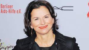 Die unternehmerin verließ promis unter palmen freiwillig. Dieser Amerikanski Nervt Claudia Obert Rechnet Mit Uneinsichtigem Yotta Ab Muskelprotz Macho Spruche Promis
