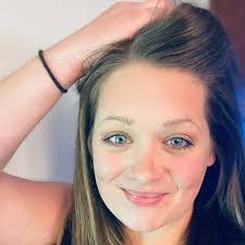 Hailey Broadbent's Instagram, Twitter & Facebook