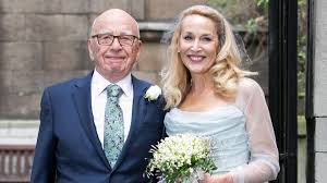 Jerry and rupert are sunning themselves in the south of france. Rupert Murdoch And Jerry Hall Tie The Knot See The Supermodel S Gorgeous Blue Wedding Gown Entertainment Tonight
