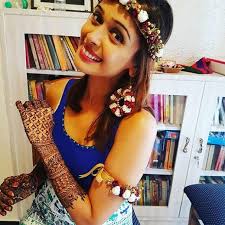 10 bollywood and tv actresses and their stunning mehendi designs. Hrishita Bhatt Weds Un Diplomat Anand Tiwari Photos Filmibeat