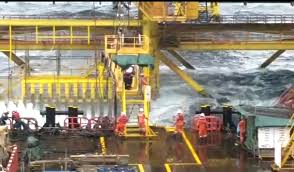 Makanan pekerja offshore di pelantar minyak. Gaji Mewah Tapi Risiko Tinggi Video Ombak Besar Landa Pelantar Minyak Tular Video Berita Projekmm