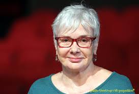 Ο γιάννης δεν ήταν ακριβώς η πρώτη. 3enia Kalogeropoyloy Paidiko 8eatro