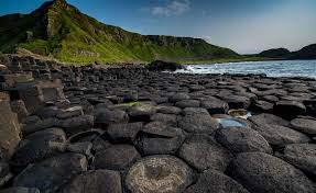 Η ιρλανδία έγινε πρόσφατα η πρώτη χώρα που νομιμοποίησε το γάμο μεταξύ ατόμων του ίδιου φύλου μετά από η ιρλανδία διαθέτει υπέροχα κάστρα και σαγηνευτική ύπαιθρο, για να κάνει την ημέρα. Antrim To Itravelling Sta Xnaria Twn Gigantwn Sth Boreia Irlandia Itravelling