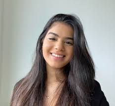 Elisa Hunter's Instagram, Twitter & Facebook