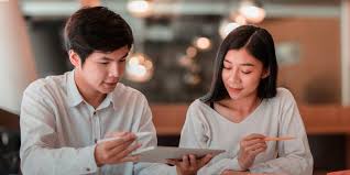Menggunakan modal auxiliaries must, ought to, and should. 5 Pasang Kata Kata Membingungkan Dalam Bahasa Inggris