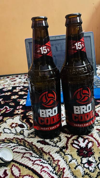Bro code you truelly nailed it bro.😝😝😝 I was hesitant to buy this at the very first place but I now I think it was a very good decision. This small pint
