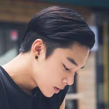 Coba kalian perhatikan beberapa gambar model potongan rambut pria yang satu ini. 12 Gaya Rambut Pria Korea Yang Disukai Wanita Modern
