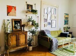 Wunderschone Mobelstuck Im Vintage Stil Wohnzimmer Einrichtung Einrichtungsidee Vintage Kommode Sofa Couch Regal Wandgestaltung Fotow Wohnzimmer Regal