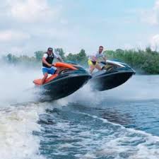 Sonnen und baden gehen, wakeboard, wasserski, tube fahren oder eine tolle party, geburtstag, junggesellenabschied auf einem unserer eventboote feiern. Jetski In Kiew Jga Stag In Kiev Jet Ski Fahren Tour Guide Ukraine