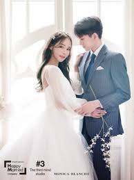 K Singer Mina Marries Younger Idol Ryu Philip After Three Years Of Dating A Koala S Playground Stunning Wedding Photos Marrying Young Wedding