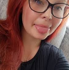 Ellyssa Barr's Instagram, Twitter & Facebook