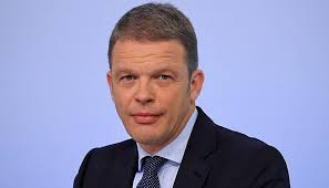 Deutsche bank offers wide range of advantage banking services like fixed deposit, savings account etc with attractive interest rates to meet your personal invest in deutsche bank fixed deposit. Finanzbranche Wie Christian Sewing Die Deutsche Bank Retten Will Cash