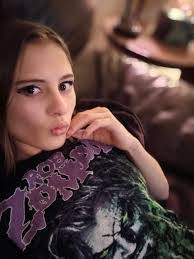 Sara Abernathy's Instagram, Twitter & Facebook