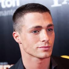 Corte de cabelo masculino moicano