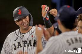 1 금메달 따고 태국으로 귀국한 태권소녀. Vikeltcm26kvmm