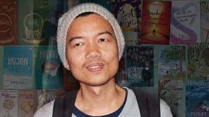 Lahir di banjarmasin, pada tanggal 27 desember 1959. Biodata Tere Liye Lengkap Umur Agama Penulis Buku Yang Sering Trending Di Sosmed