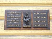 Nová výstava připomíná hrdinství českého národa během pražského povstání. Prazske Povstani Wikipedie