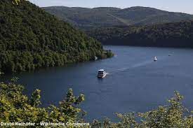 Im waldecker land und der ederseeregion gibt es zahlreiche geologische, historische, kulturelle und bauliche sehenswürdigkeiten, die sie hier. Nationalpark Kellerwald Edersee Sehenswurdigkeiten Und Highlights Im Sauerland