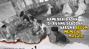 Gambar anak sekolah kartun hitam putih ini termasuk salah satu contoh image dari pembahasan 25 koleksi gambar anak sekolah kartun paling keren 2019. Bikin Merinding The Power Of Gotong Royong Jamaah Semangat Bangun Masjid Terapung Pertama Pangkep Tribun Timur