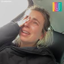 Novia embarazada llora por una insólita razón