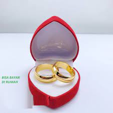 Cincin tunangan titanium hitam kami terbuat dari stainless steel 316l (seri/tingkatan baja stainless terbaik) secara penuh (bukan lapis), didalam dunia fashion logam ini dikenal. Bayar Di Tempat Cincin Couple Tunangan Dapat 2 Pcs Cincin Dan Box Cantik Titanium Pria Wanita Emas Asli Korea Stainless Steel 316l Anti Karat Lazada Indonesia