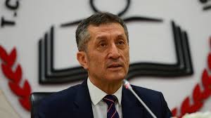 Ziya selçuk, bakan, devlet adamı, siyasetçi, öğretim üyesi. Milli Egitim Bakani Ziya Selcuk Tan Sinav Erteleme Sorusuna Yanit Sozcu Gazetesi
