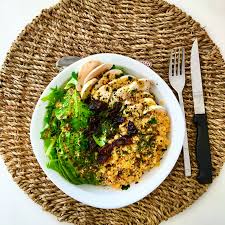 En Salade Froide Lentilles Corail Melange De Jeunes Pousses 1 2 Avocat Champignons Frais Prune En 2020 Champignon Frais Ail Frais Lentilles Corail