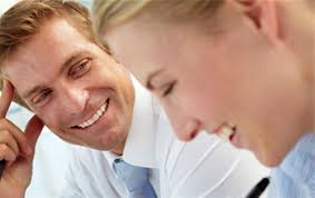 Hombre descubre que su pareja la estaba traicionando con su padre; los  pilló gracias a un monitor para bebés