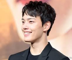 Written by the hong sisters, it aired on tvn from july 13 to september 1, 2019. Yeo Jin Goo Biography Facts Childhood Family Life Achievements Of South Korean Actor