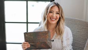 Хилари эрхард дафф родилась 28 сентября 1987 г. Hilary Duff On Nudestix Collab 90s Beauty And Lizzie Mcguire Interview Allure