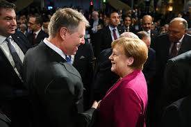 Primul ministru britanic neville chamberlain, după ce a aterizat la aerodromul heston, în urma întâlnirii sale cu adolf hitler. Klaus Iohannis AlÄƒturi De Cancelarul German Angela Merkel La ConferinÈ›a Pentru Securitate De La Munchen Facebook