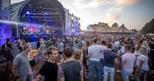Combining the seemingly random mix of music, motocross, stunts, comedy and theatre together, there is something for everyone here. Festival Dak D R Af Verplaatst Datum Vanwege Zwarte Cross Festivals Tubantia Nl