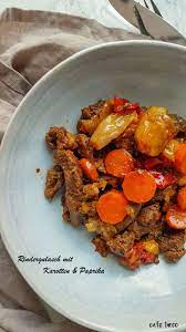Rindergulasch Mit Karotten Paprika Ohne Anbraten Dieser Leckere Eintopf Ist Schnell Vorbereitet Das Fleisch Wi Rindergulasch Rinderfilet Rezepte Gemuse Ofen