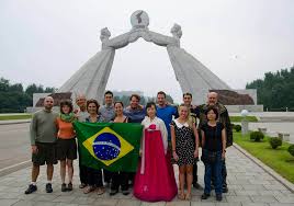 O itinerário da viagem deve ser previamente aprovado, coordenado por uma companhia estatal e acompanhado por dois guias. Coreia Do Norte Ktg Turismo Coreia Informacao A Rpdc