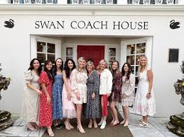 Nights like this are my favorite. 🍽️🦞🫐 As a coach I love providing tips  to my clients that little by little create healthier habits in their daily  life. You can enjoy going