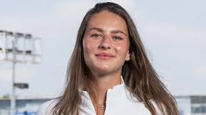 Y sin jugar: Marta Kostyuk avanza a los cuartos de final del Guadalajara Open