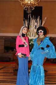 Dalam video itu, dia menyarankan agar kaum wanita bukan islam memakai baju lengan pendek. 35 Gaya Retro Wanita Muslimah Gaya Populer