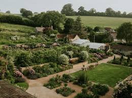 Il Giardino Del Somerset Che Sembra Uscito Dalle Pagine Di Jane Austen Nel 2020 Design Giardino Giardino Inglese Giardini Di Casa