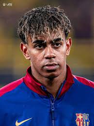 🚨BREAKING: Lamine Yamal is the favorite to lift the Ballon d'Or.