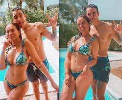 She married leandro andriani in 2017 and was previously married to wagner miau. Aos 45 Solange Almeida Exibe Corpaco De Biquini Em Foto Com Filho