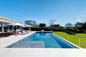 Here Are The Latest Trends In Hamptons Pool Design Curbed Hamptonsclockmenumore Arrow Pool Designs Hampton Pool Pool Colors