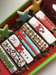 I used red and green colors in this icing. Pin By Deon Hutchison On Christmas Winter Cookies Christmas Cookies Decorated Cookies Recipes Christmas Sugar Cookies