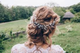 Photos jolies qui montrent une coiffure mariage cheveux mi longs. Quelles Coiffures De Mariage Pour Cheveux Mi Longs