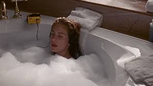 Julia roberts pretty woman bra. Bathtub Moments In Gifs From Pretty Woman The Royal Tenenbaums And More Vogue
